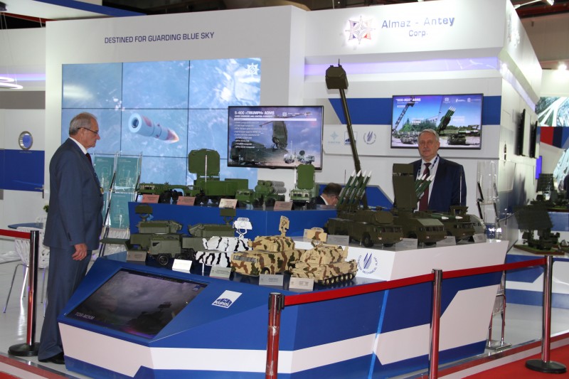 Концерн ВКО "Алмаз – Антей" представил брендовые образцы своей продукции на выставке в Дубае