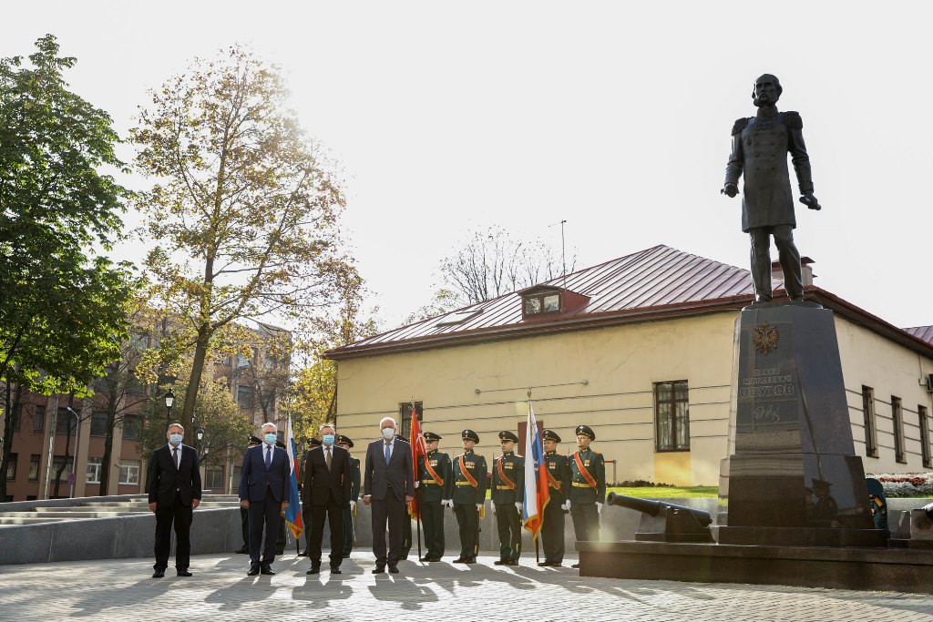 Концерн ВКО «Алмаз – Антей» открыл памятник и детский центр в Санкт-Петербурге в честь 200-летия Павла Обухова