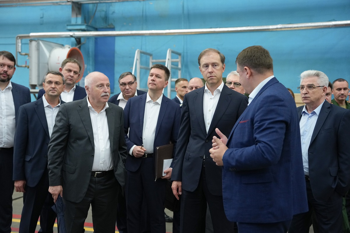 Первый заместитель Председателя Правительства Денис Мантуров посетил одно из предприятий ОПК Москвы.