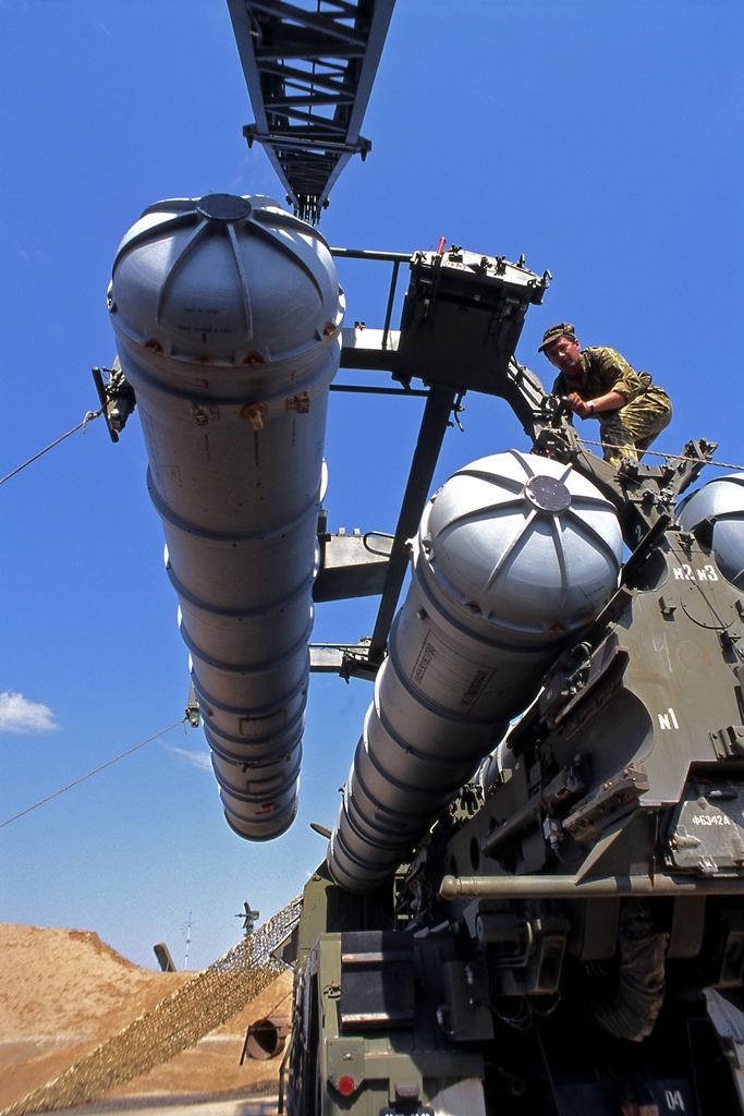 Концерн ВКО «Алмаз – Антей» передал Минобороны России  третий в текущем году полк ЗРС С-400 «Триумф»