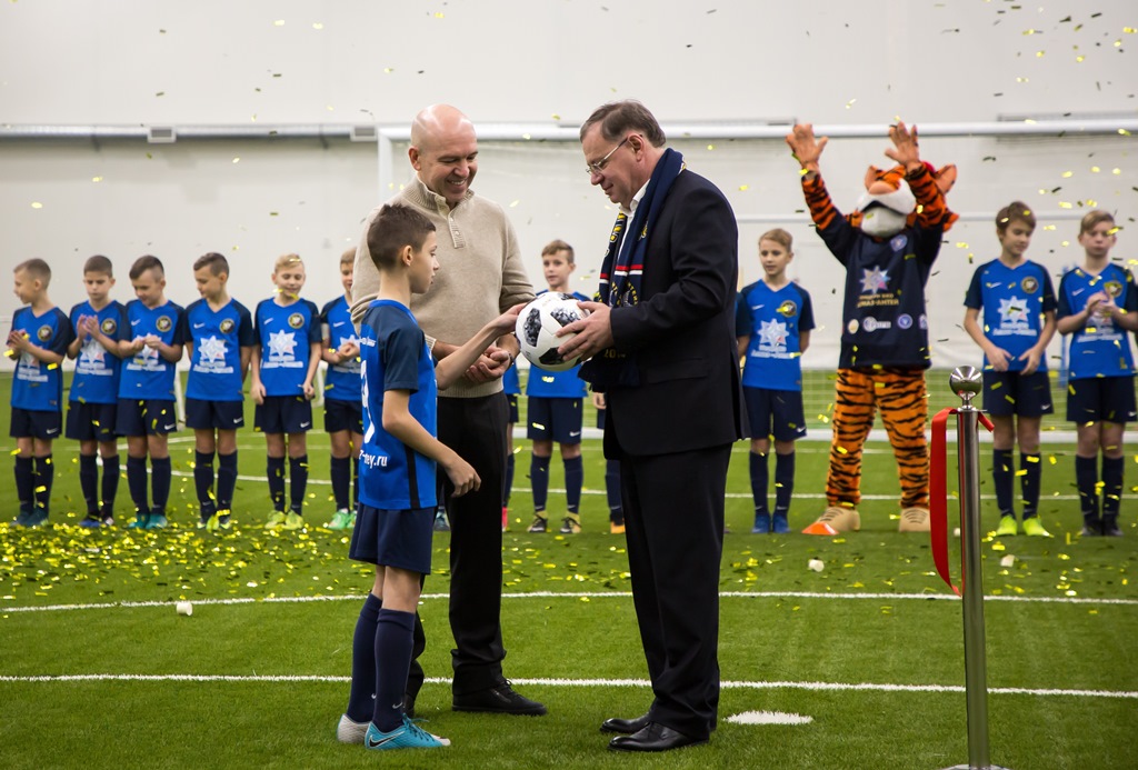 Концерн ВКО "Алмаз – Антей" открыл в Санкт-Петербурге новый футбольный манеж