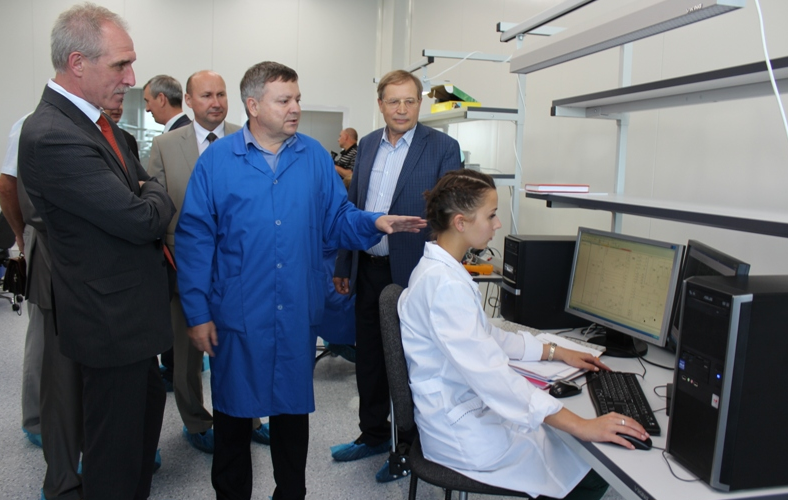 Губернатор Ульяновской области ознакомился с Головным испытательным центром завода "Искра"